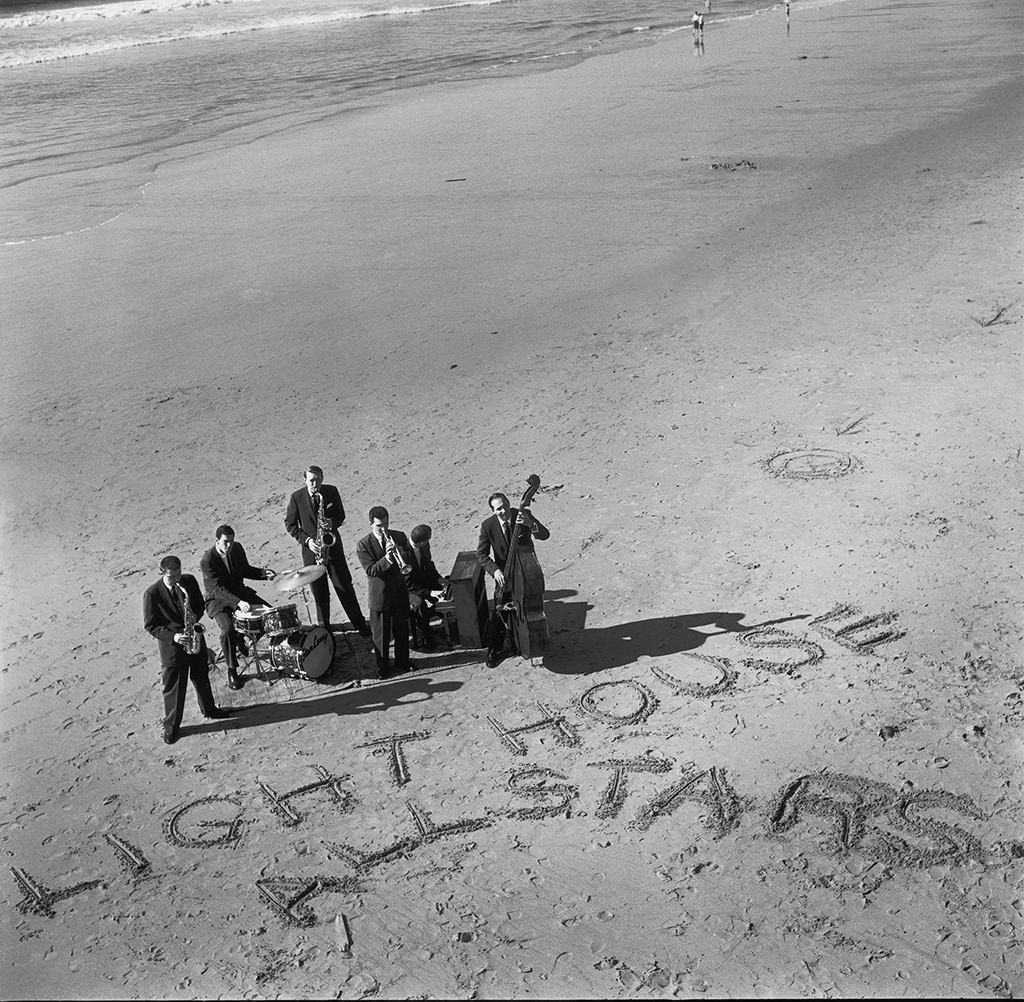 4_William-Claxton_LIGHTHOUSE-ALLSTARS-Hermosa-Beach-1955_copyright-William-Claxton_courtesy-Galerie-Bene-Taschen