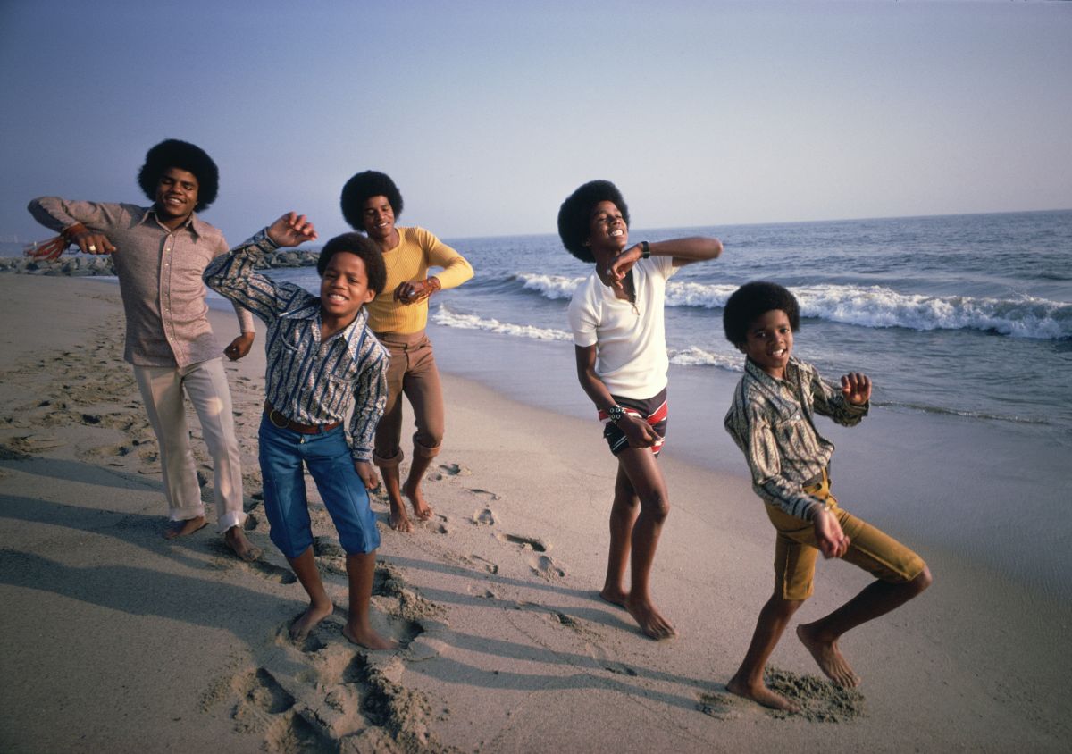 Jacksons_on_beach-credit-Lawrence-Schiller